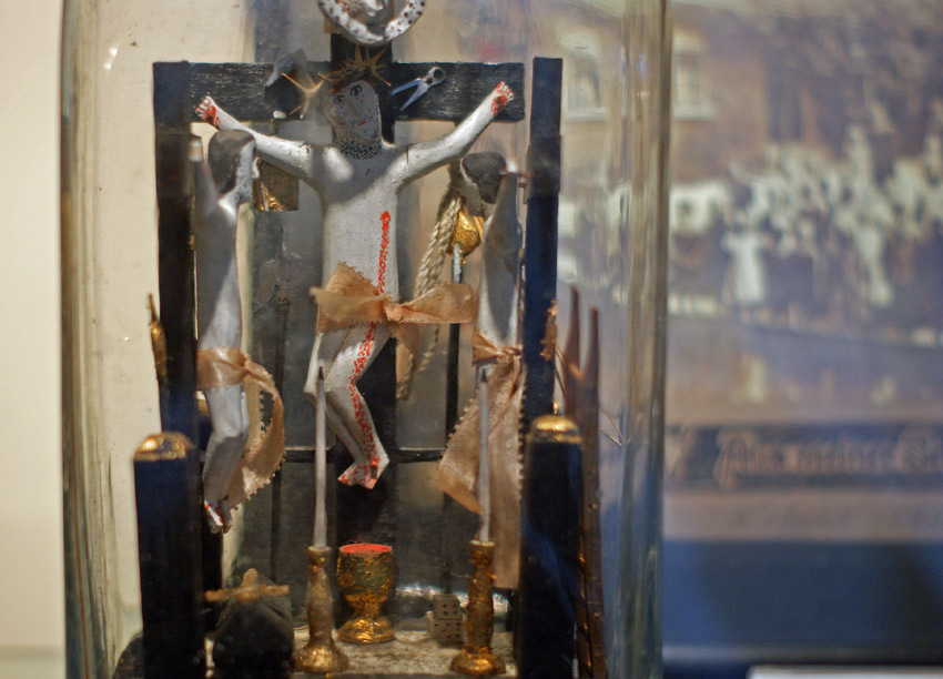 museum lübbenau, flaschenkreuzigung