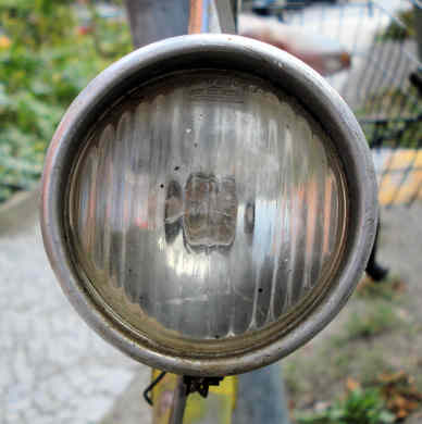 Armes verlassenes Fahrrad.